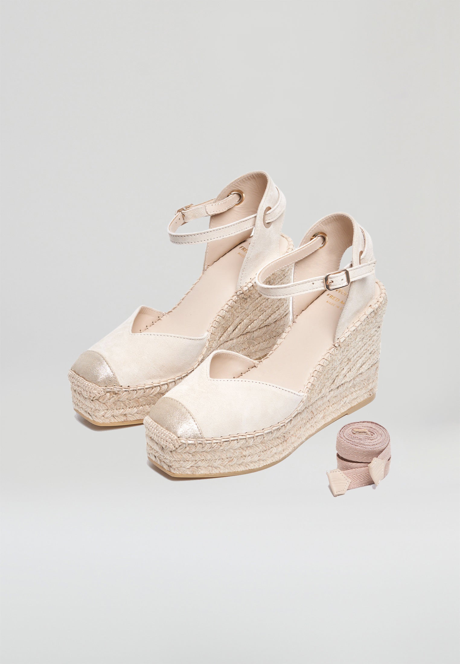 Wedges mit quadratischer Spitze - Taupe Platino Wildleder