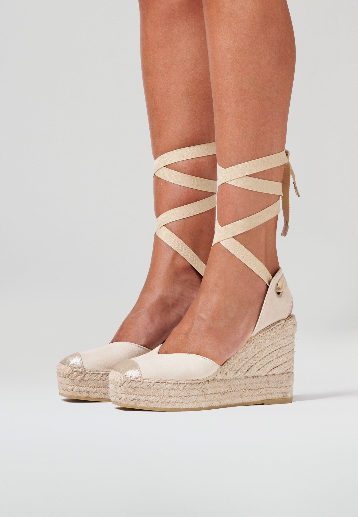 Wedges mit quadratischer Spitze - Taupe Platino Wildleder