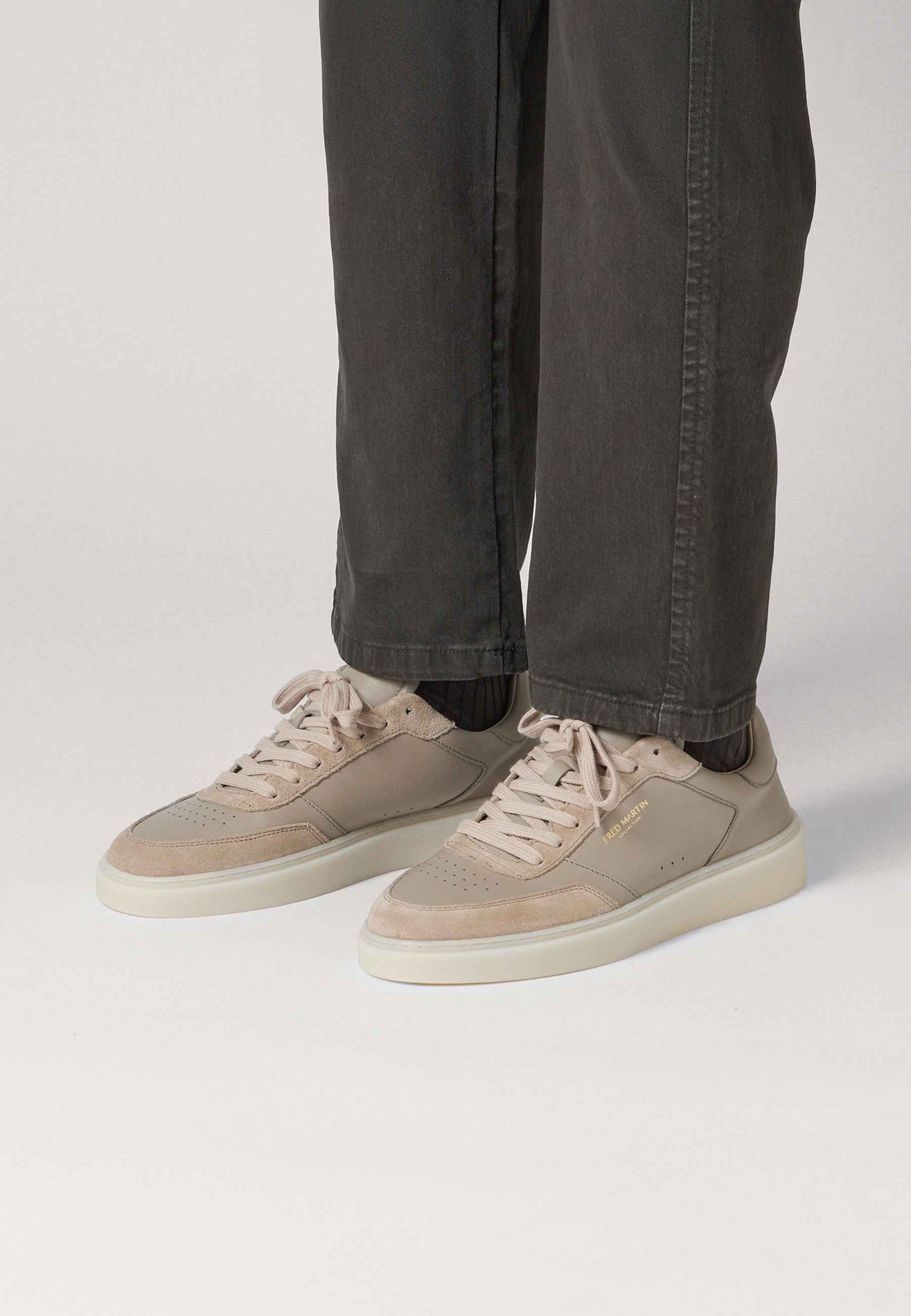 Sneakers - Retro Couture 01 Desert Suede