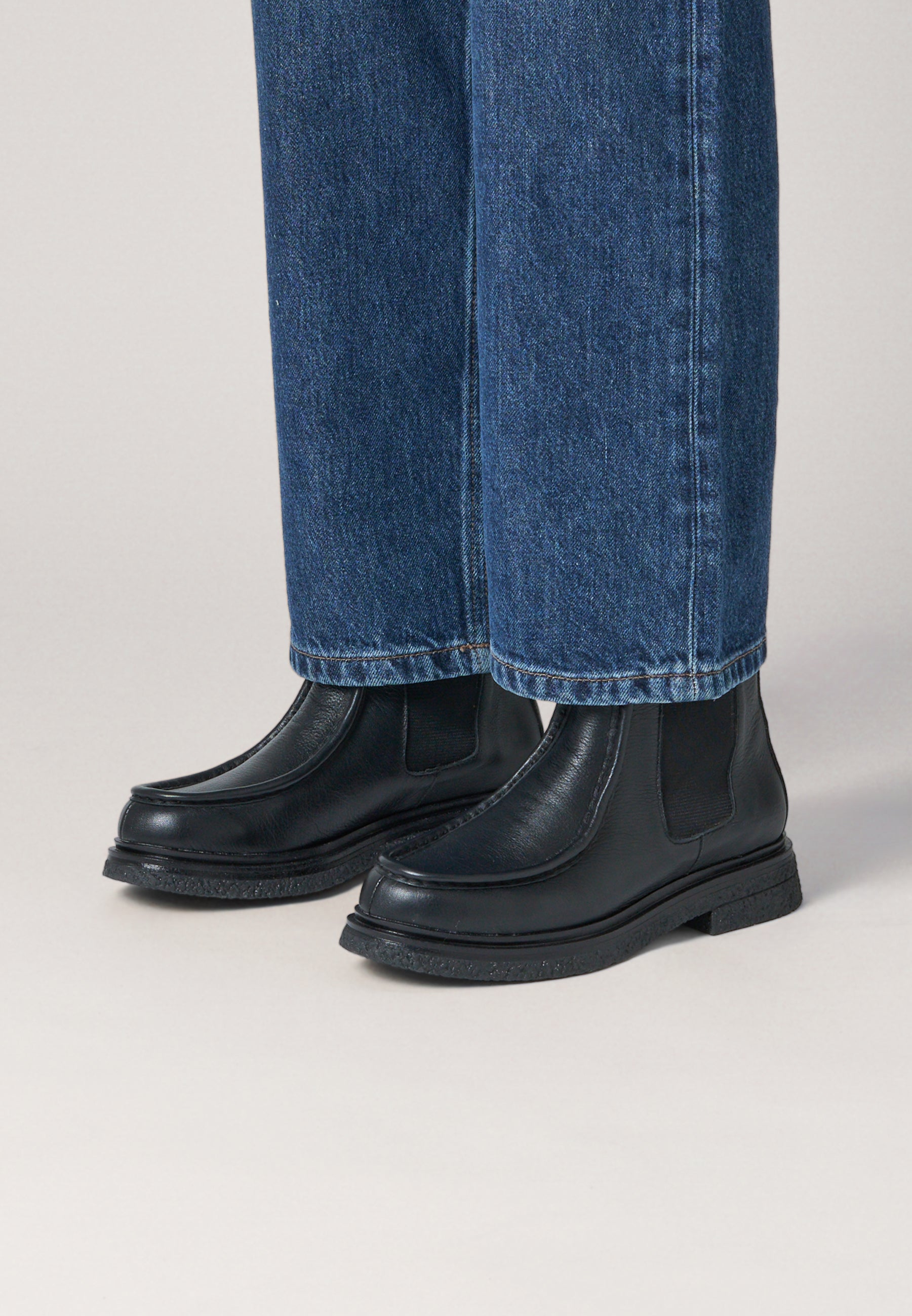 Chelsea Loafers - Black Leather