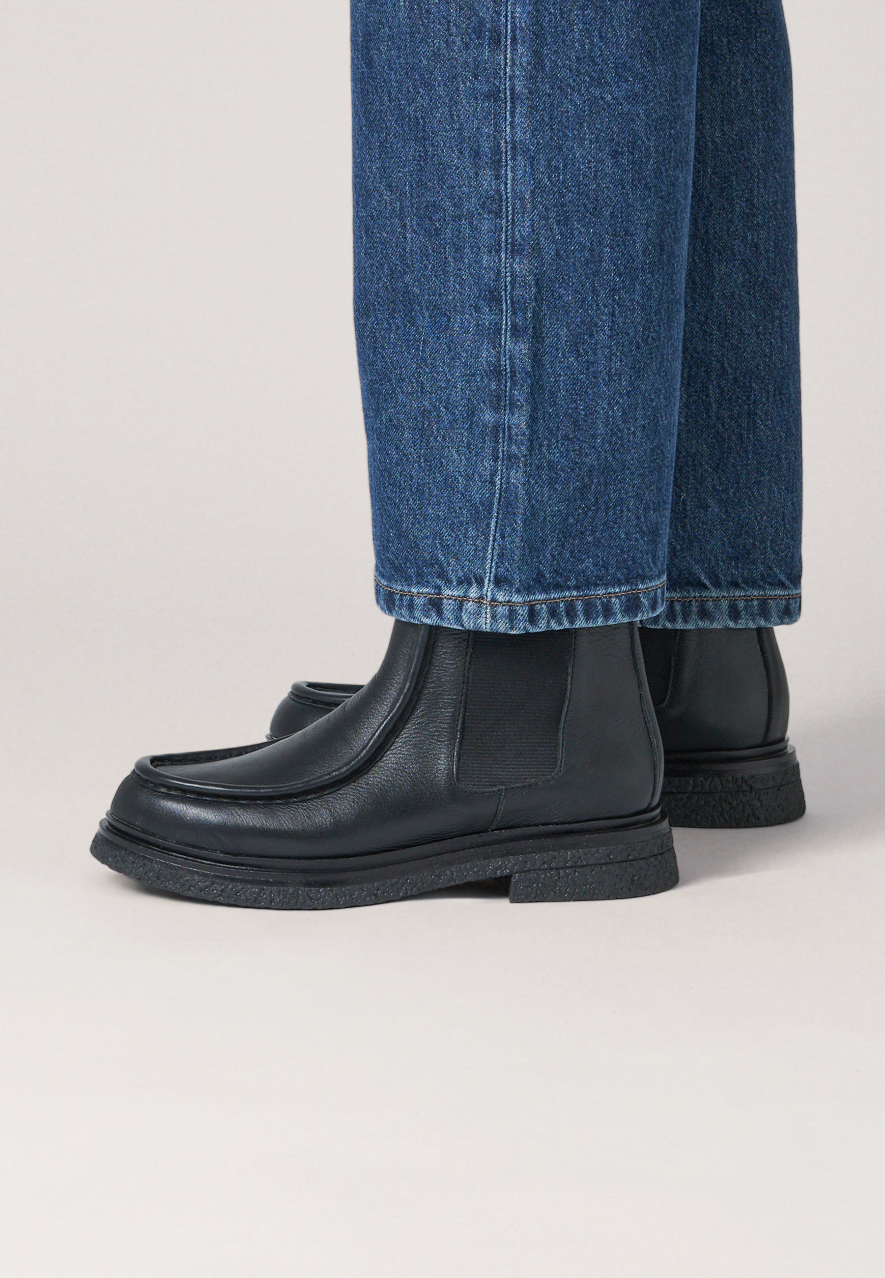 Chelsea Loafers - Black Leather