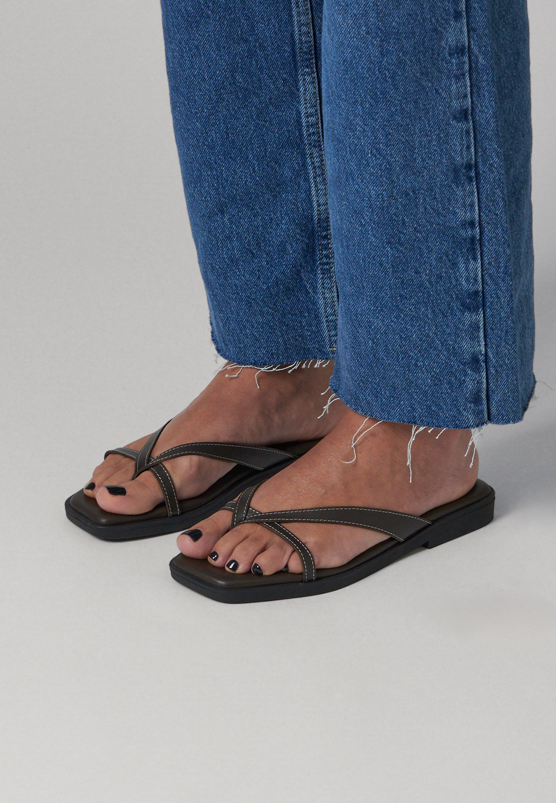 Thong Sandals - Chocolate Leather